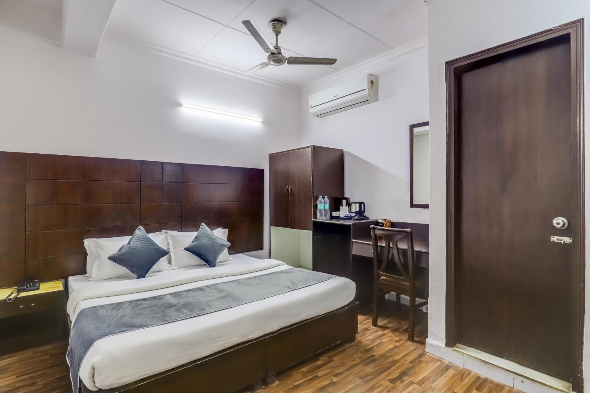 Hotel Sarthak Palace Near Karol Bagh Metro Station New Delhi Екстер'єр фото
