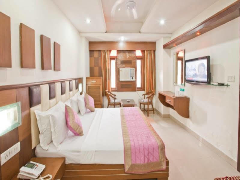 Hotel Sarthak Palace Near Karol Bagh Metro Station New Delhi Екстер'єр фото
